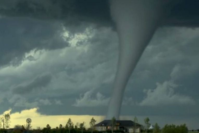 Tornado colpisce il Tennessee in Usa: almeno 19 morti e case distrutte (Video/Foto)